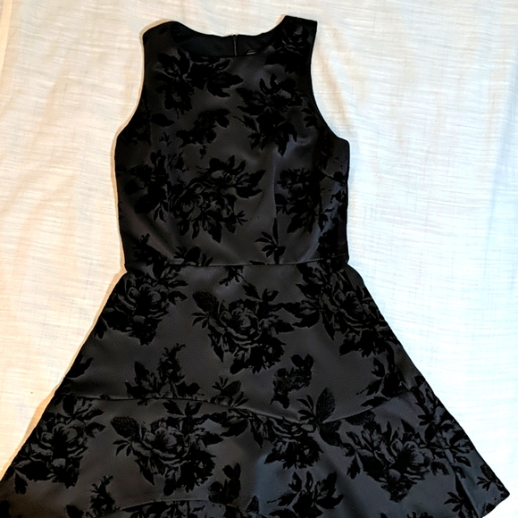 Design Lab Lord and Taylor Black Velvet dress - Picture 1 of 4